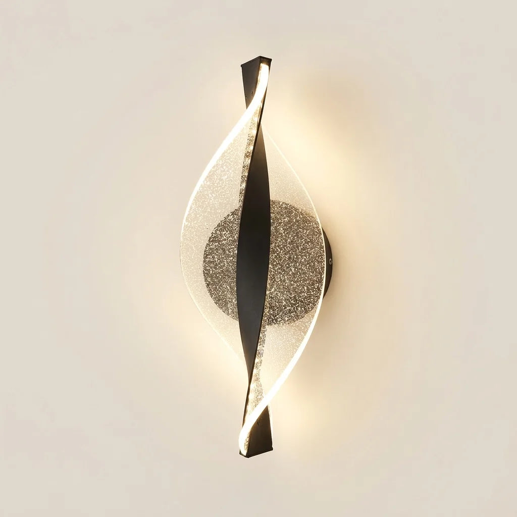 Applique murale LED ruban noir et acrylique transparent, allumée