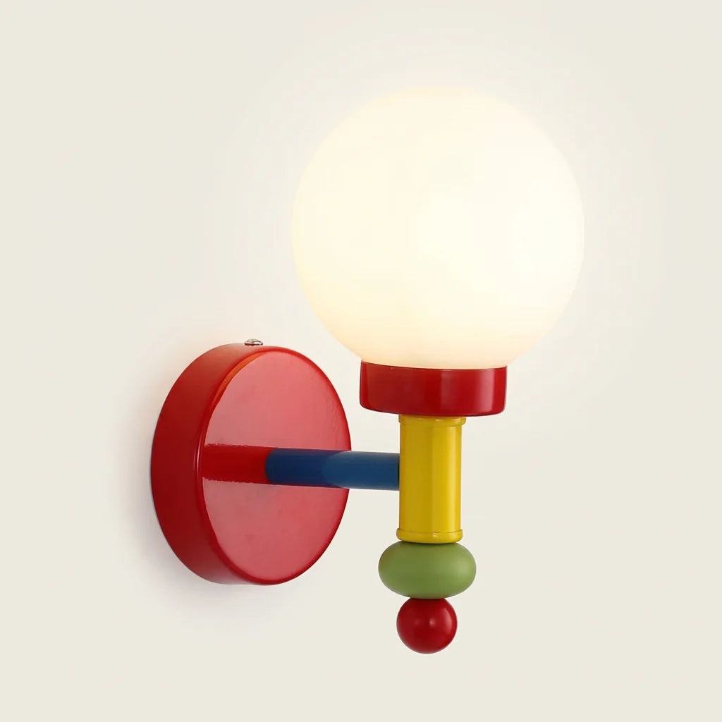 Applique murale multicolore et globe opalin pour chambre d'enfant, allumée