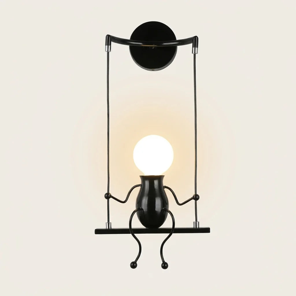 Applique murale petit bonhomme noir sur une balançoire