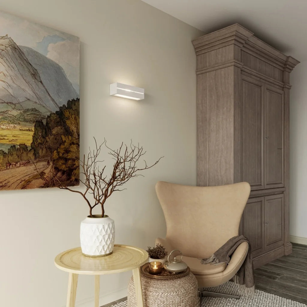 Applique murale rectangulaire céramique à rainure lumineuse dans un salon