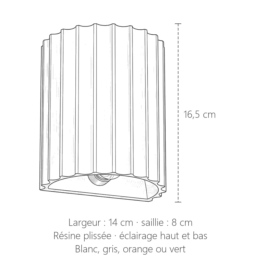 Dimensions de l'applique en résine plissée : 16,5 cm de haut, 14 cm de large
