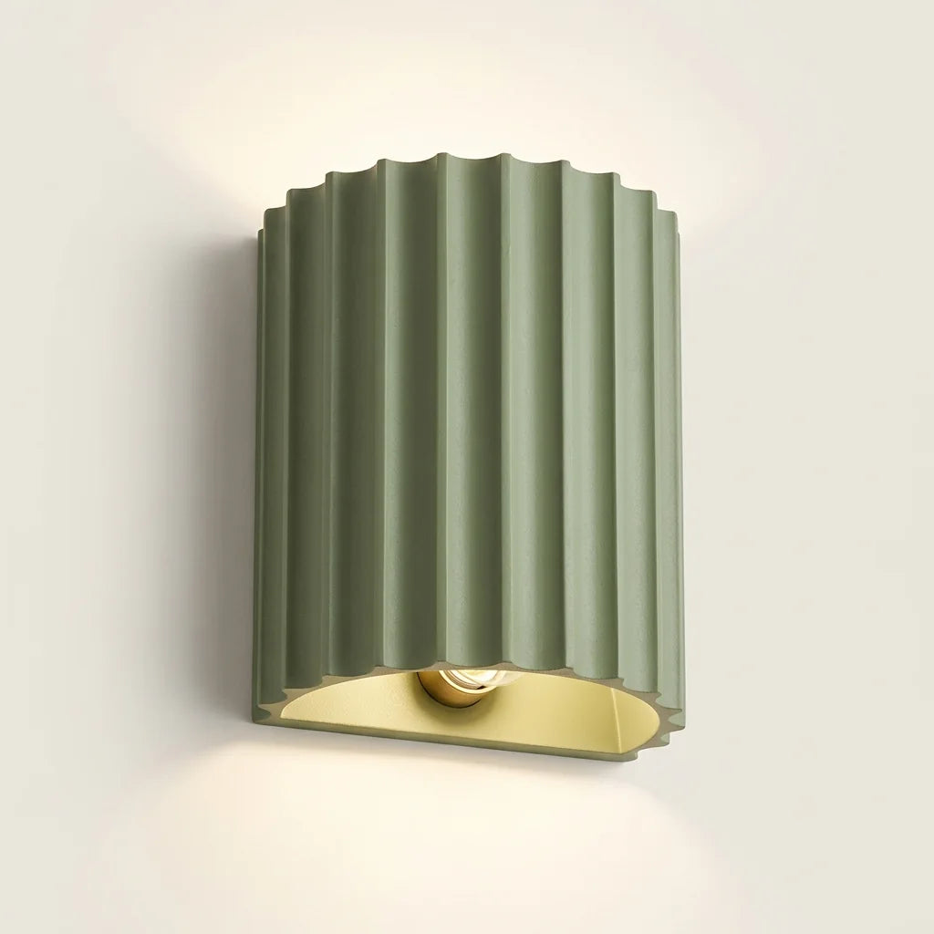 Applique murale en résine plissée vert sauge, lumière haut et bas