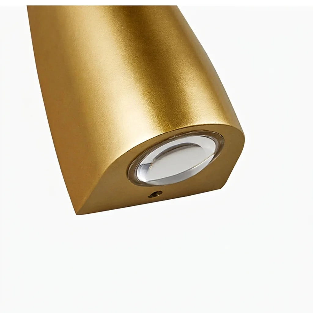 Détail de la lentille LED de l'applique sablier en aluminium doré