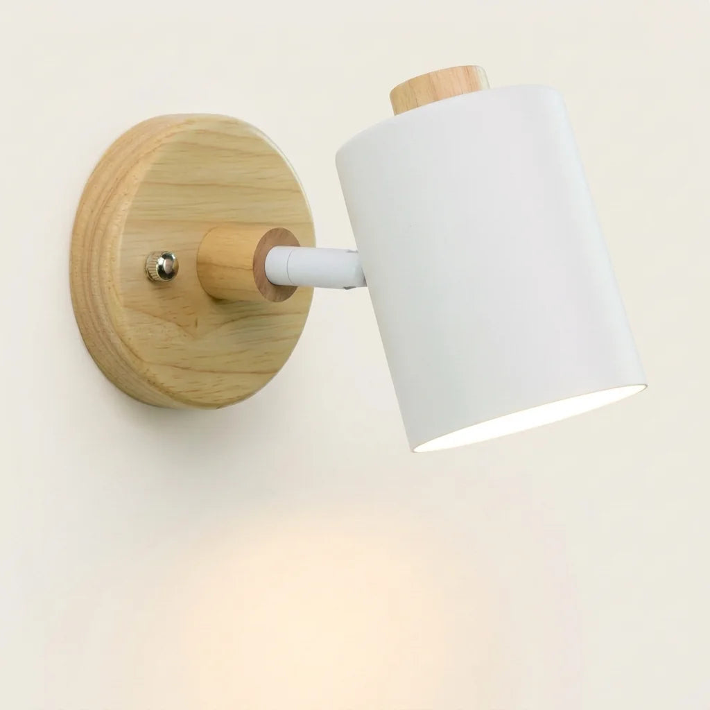 Applique murale spot en bois et abat-jour blanc