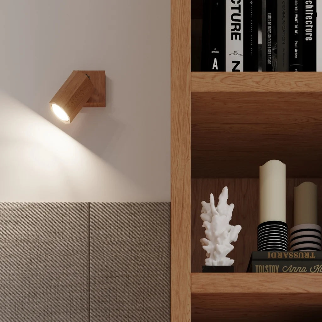 Applique murale spot hexagonal en chêne dans un salon