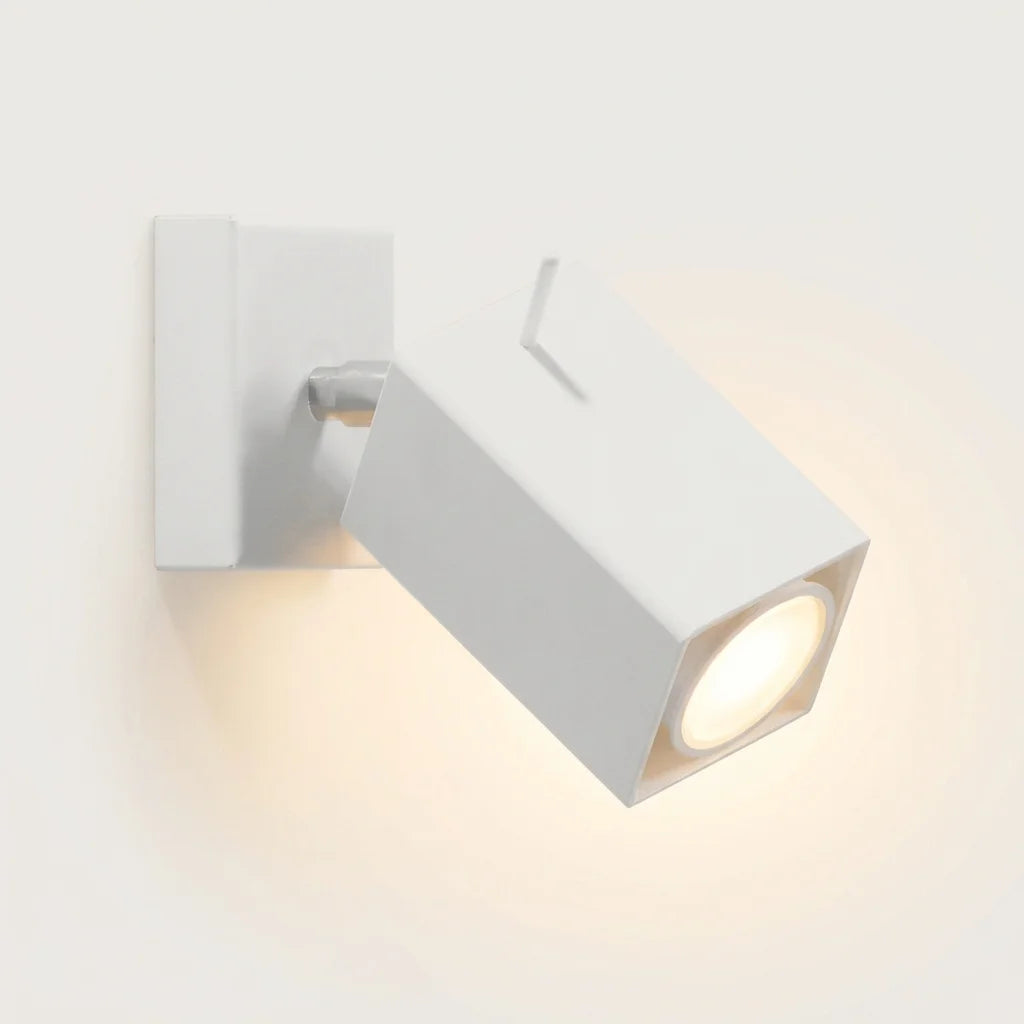 Applique murale spot orientable carré allumée