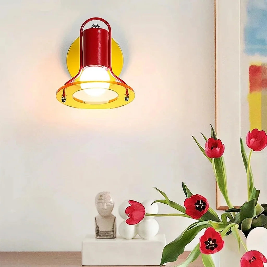 Applique spot pop allumée au-dessus d'un bouquet de tulipes rouges