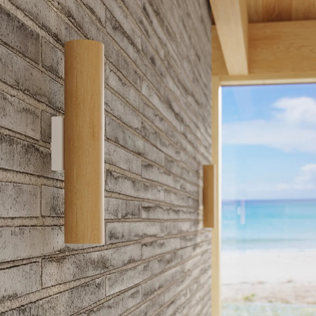 Applique murale tube en bois naturel dans une salle à manger
