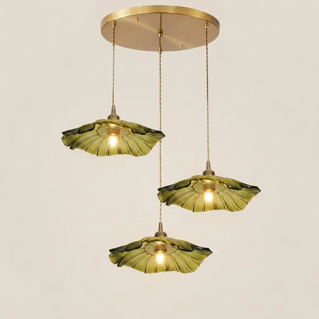 Suspension trois feuilles de lotus vertes sur rosace ronde laiton
