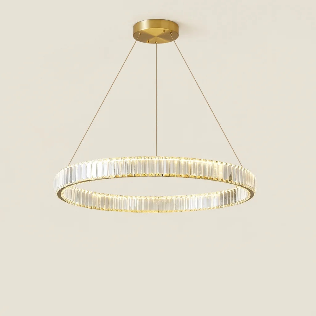 Lustre anneau de cristal K9 sur cadre doré, allumé