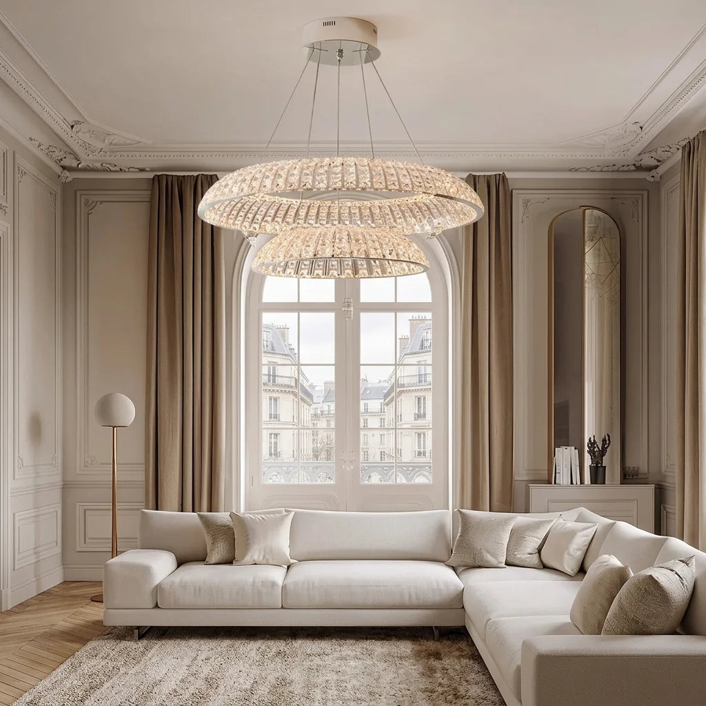Lustre en cristal double anneau dans un salon classique élégant