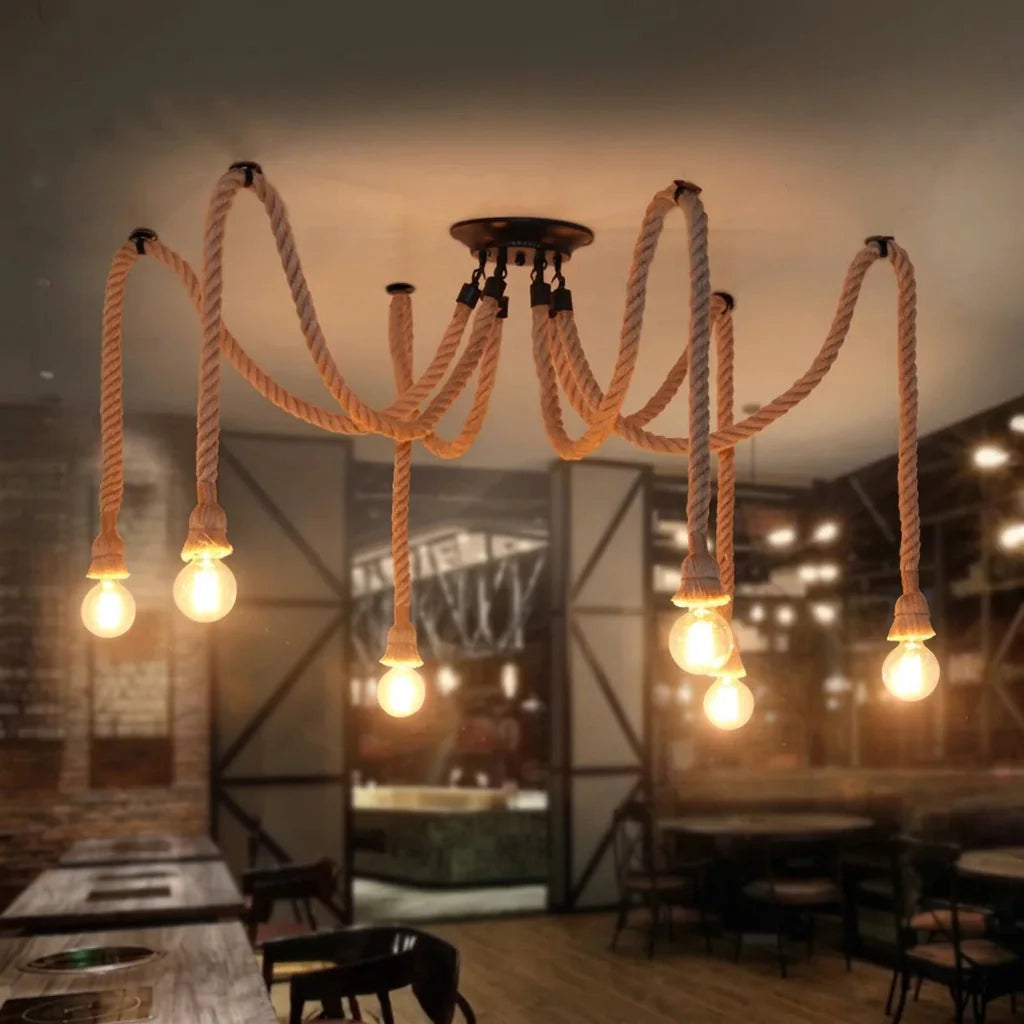 Lustre en corde de chanvre dans un restaurant