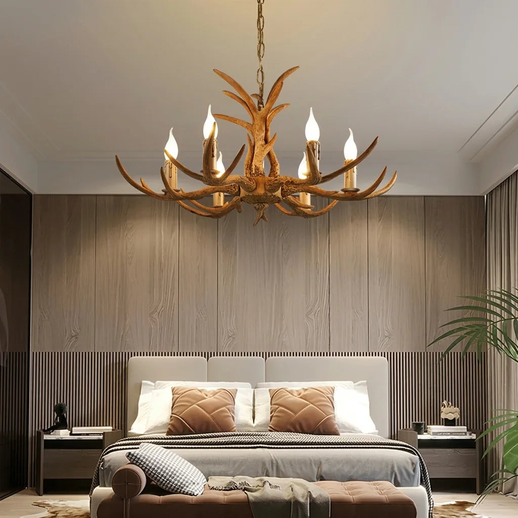Lustre bois de cerf dans une chambre moderne