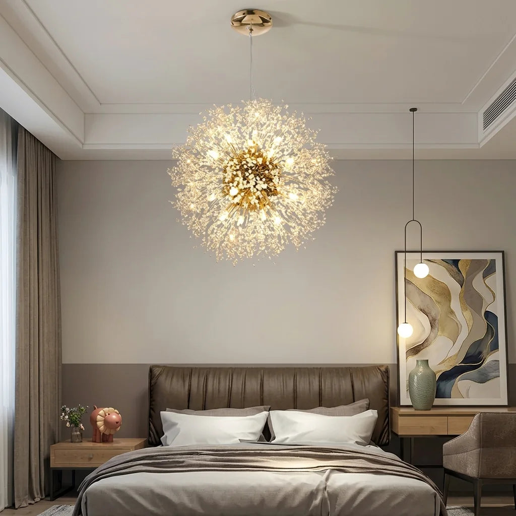Lustre boule en cristal dans une chambre moderne