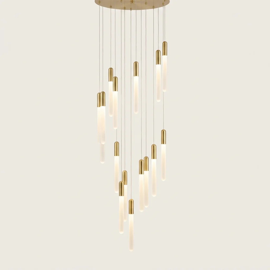 Lustre cascade de bâtons LED en acrylique à embouts dorés, allumé