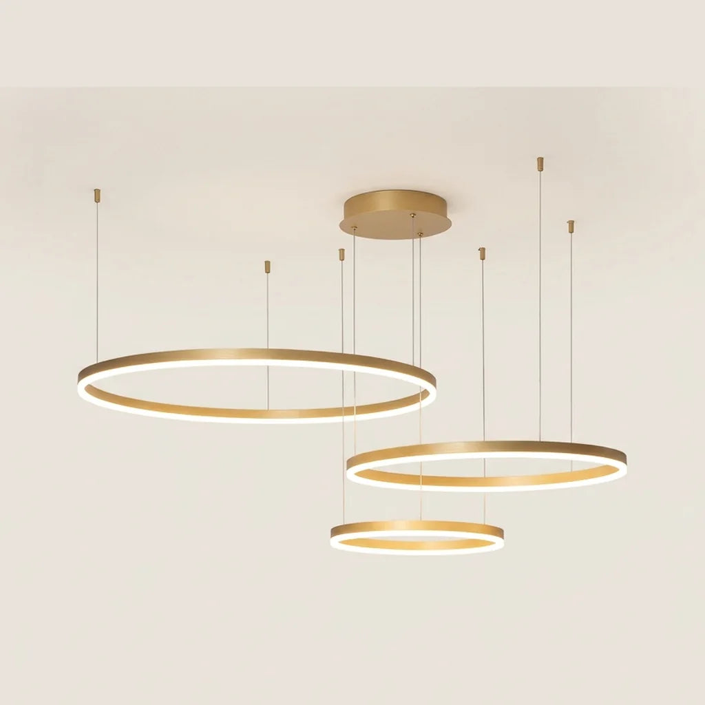 Lustre LED à trois anneaux suspendus, finition dorée