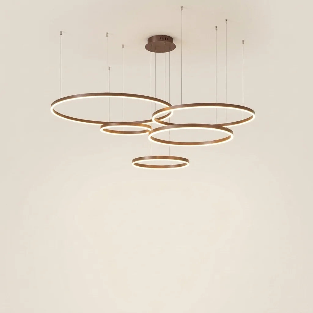 Lustre LED à anneaux finition marron, allumé