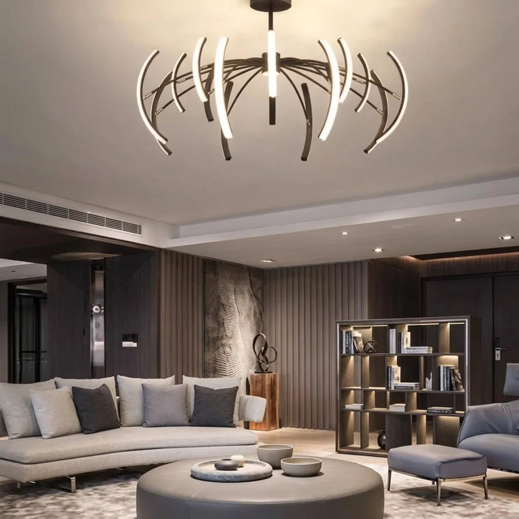 Lustre noir à bras dans un salon gris élégant