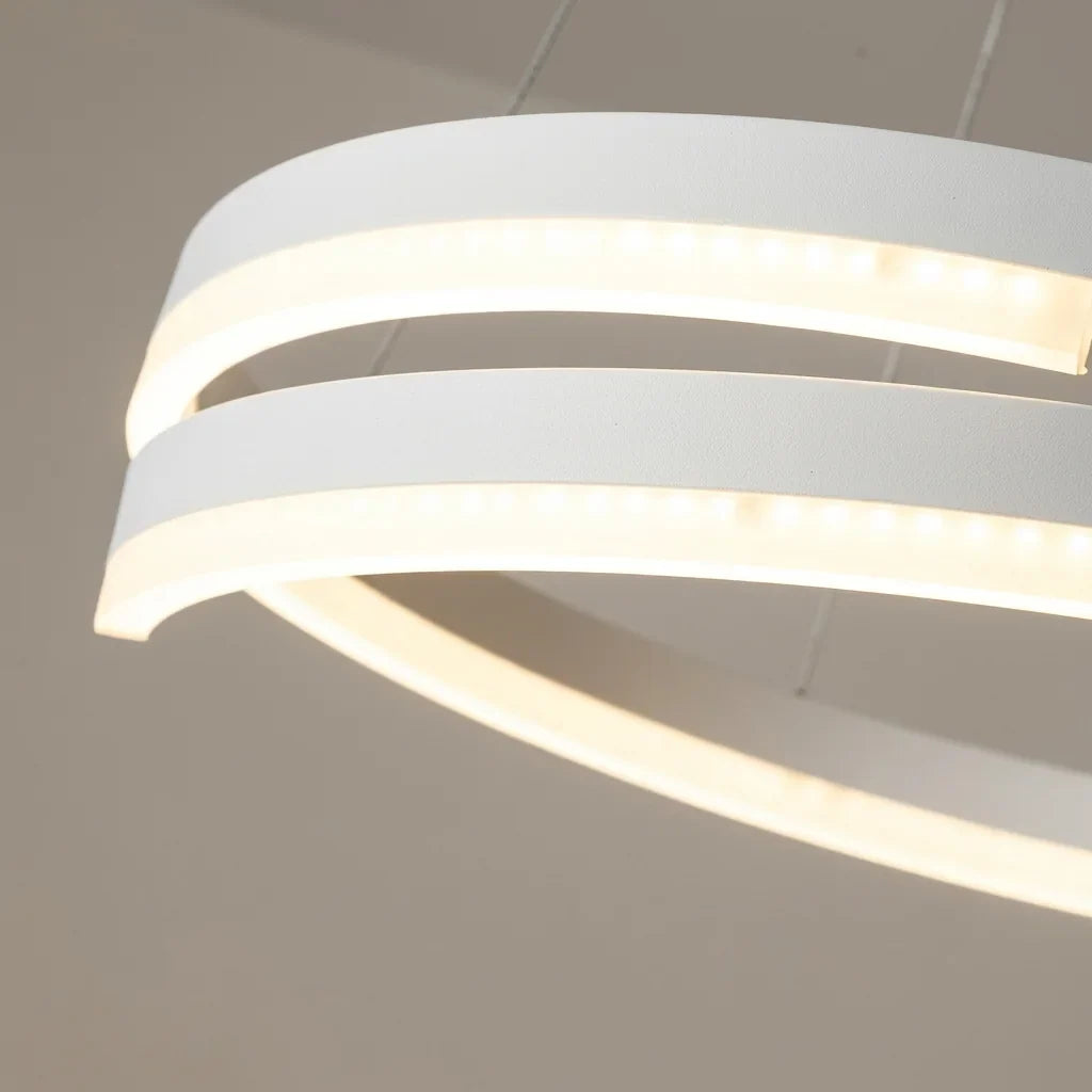 Ruban en aluminium et bande LED de la spirale vus de près