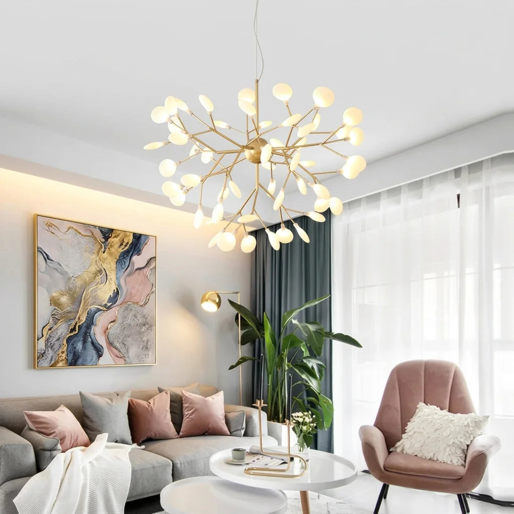 Lustre lucioles dans un salon clair