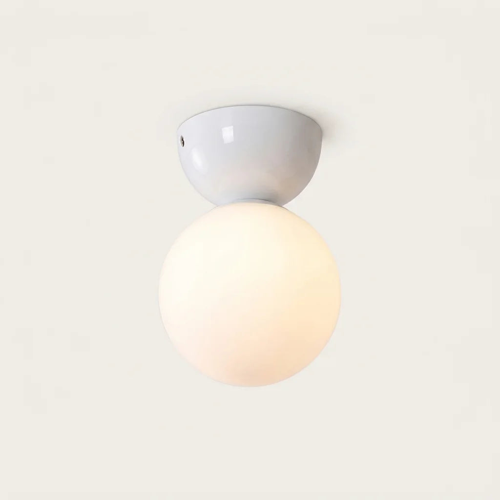 Plafonnier Bauhaus à globe opale et coupole laquée blanche