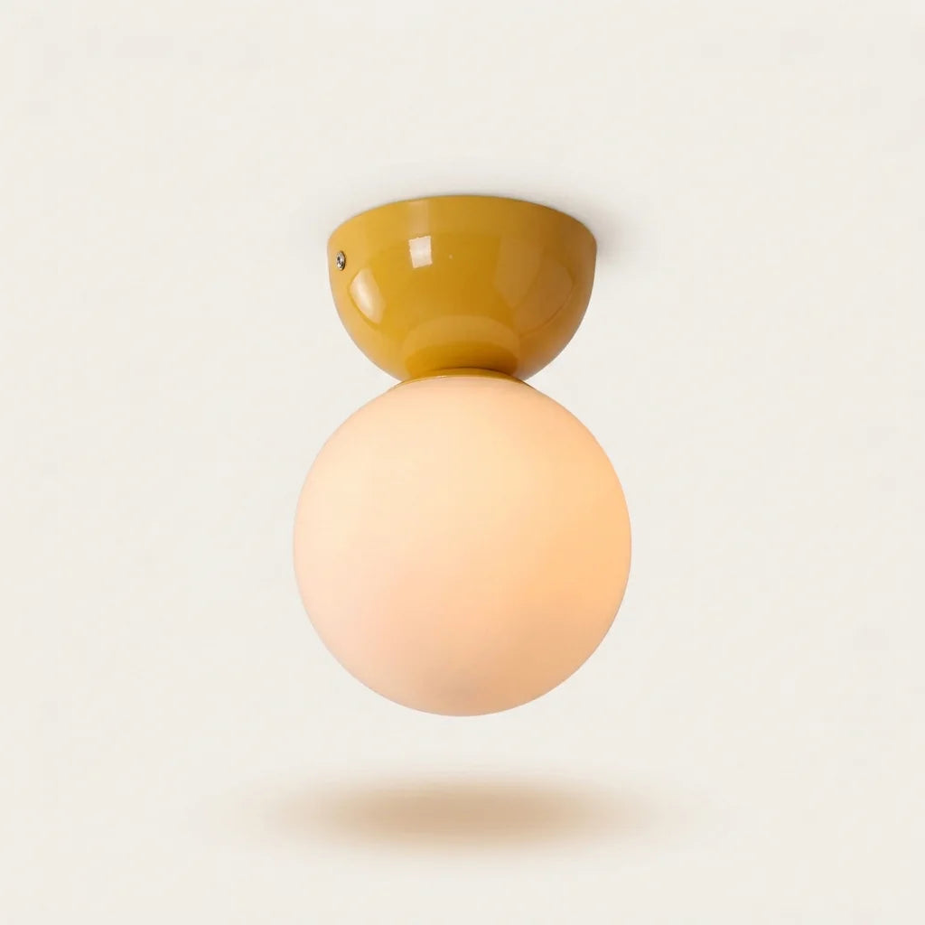Plafonnier Bauhaus à globe opale et coupole jaune moutarde