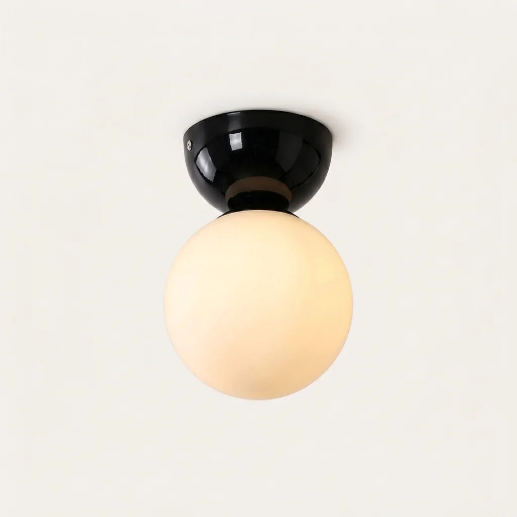 Plafonnier Bauhaus à globe opale et coupole noire