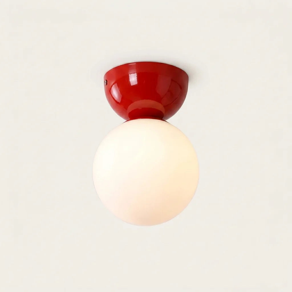Plafonnier Bauhaus à globe opale et coupole rouge