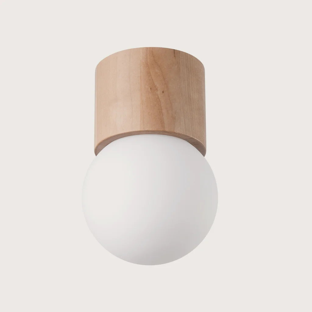 Plafonnier bois naturel et globe opalin