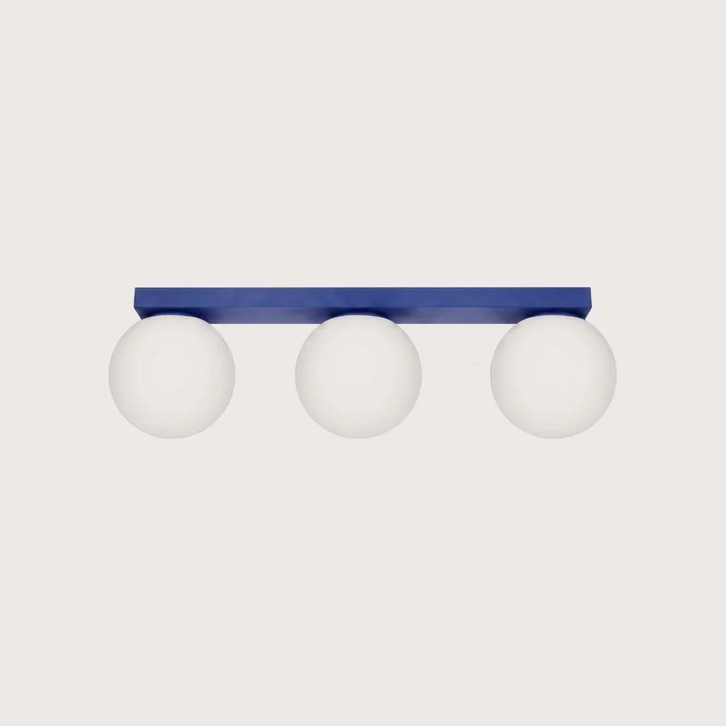 Plafonnier boules en verre opalin, coloris outremer (3 lumières)