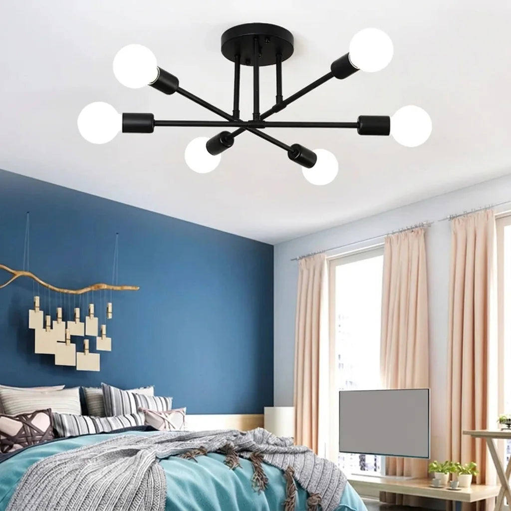 Plafonnier à bras noir dans une chambre aux murs bleus