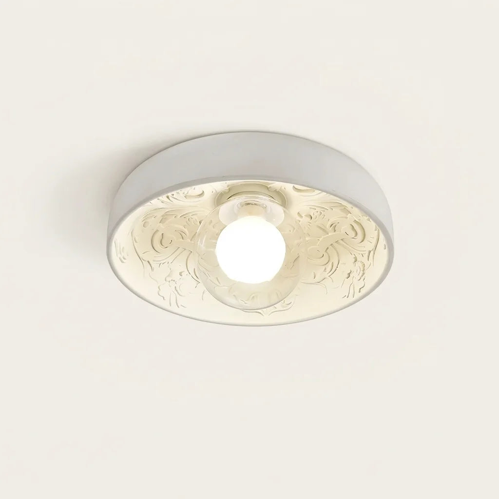 Plafonnier coupe sculptée blanche avec petit globe, modèle B