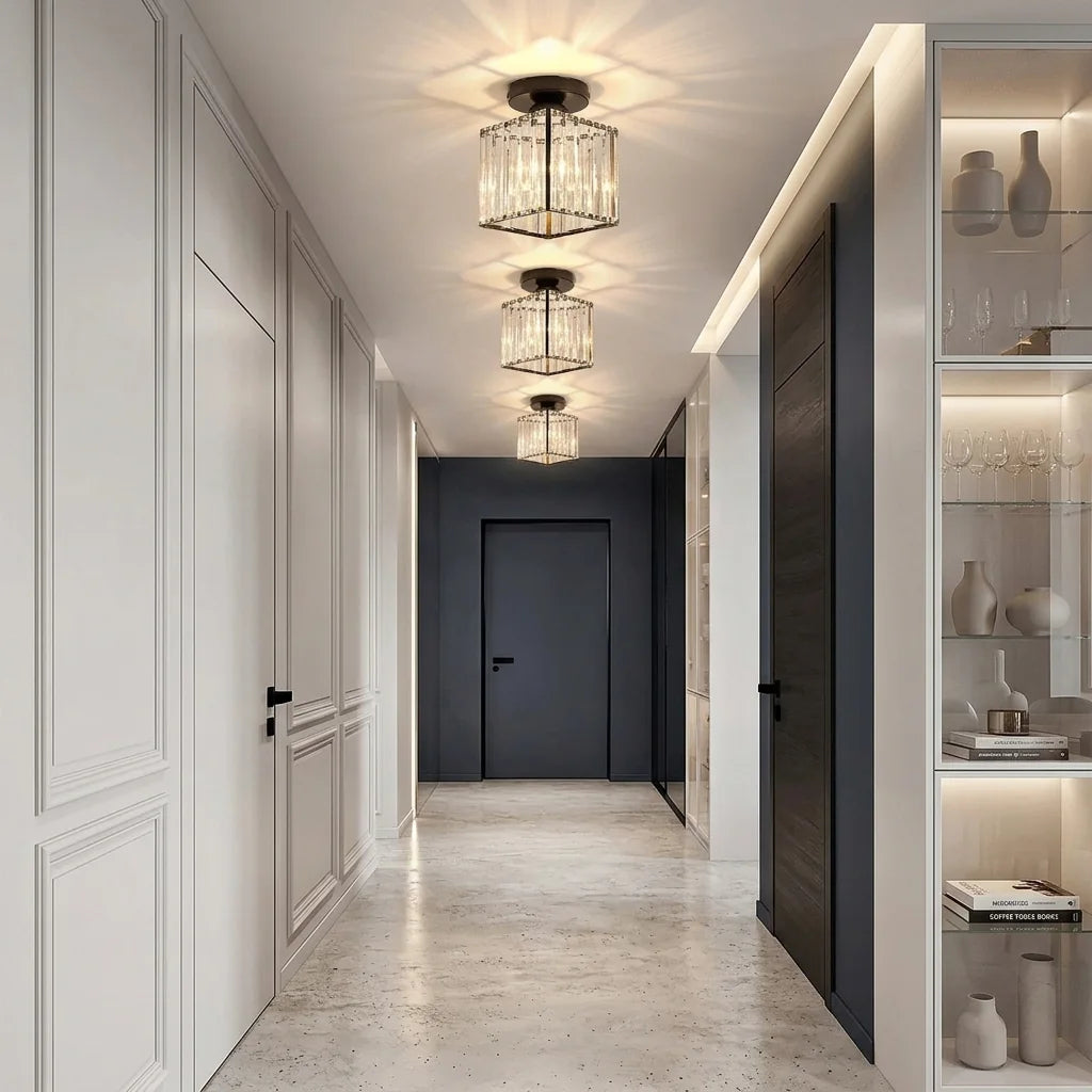 Trois plafonniers cristal noirs dans une entrée moderne
