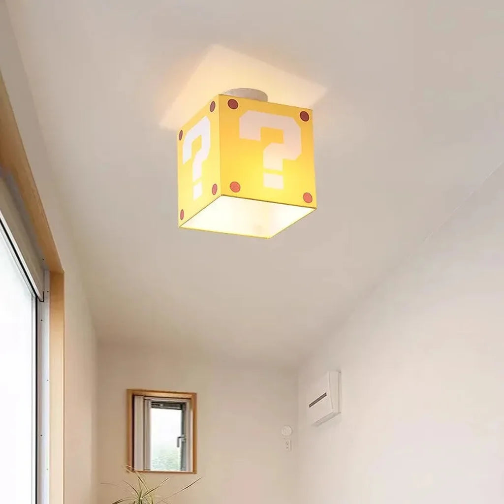 Plafonnier cube point d’interrogation sous les combles