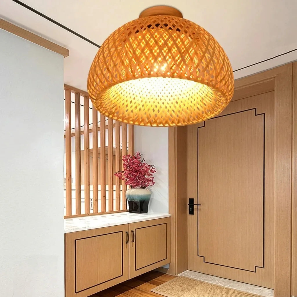 Plafonnier en bambou dans une entrée d’esprit japonais