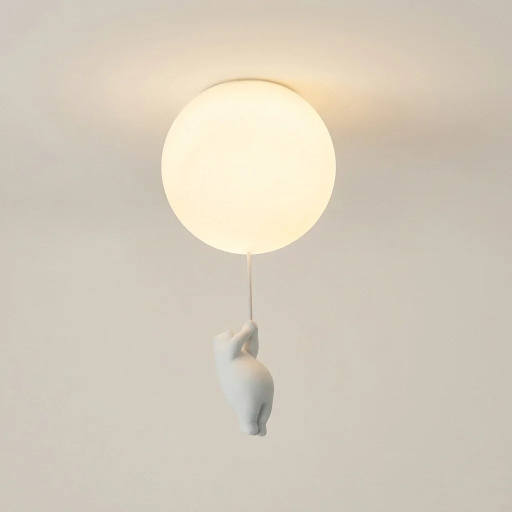 Plafonnier ballon avec ours polaire agrippé, modèle C
