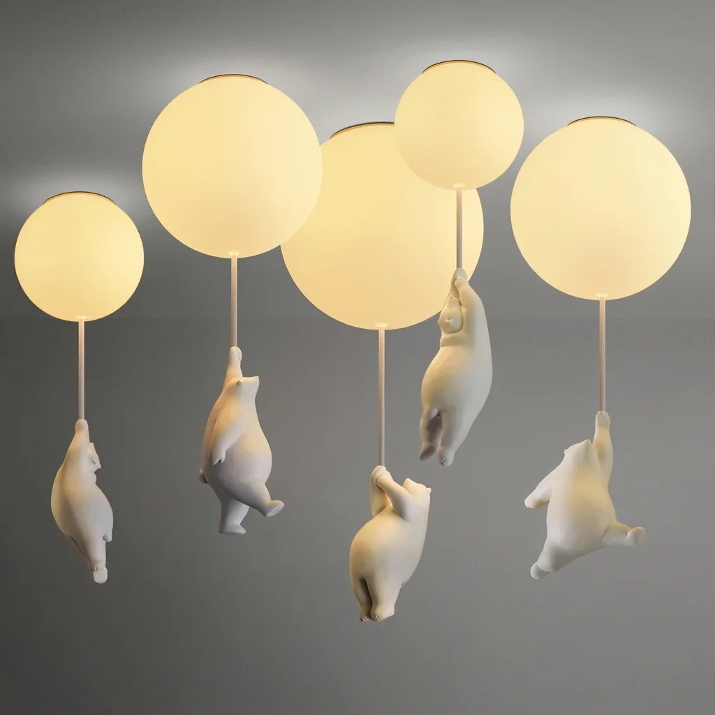 Cinq ballons lumineux avec ours polaires réunis