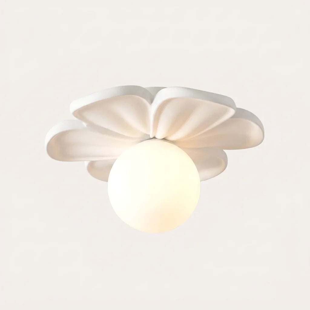 Plafonnier fleur blanc à globe en verre opalin