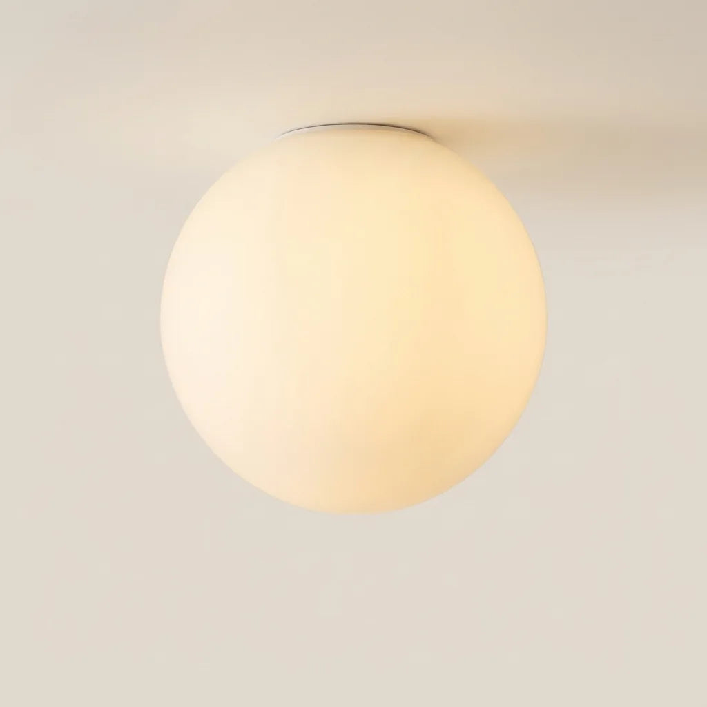 Plafonnier globe en verre opalin, lumière chaude