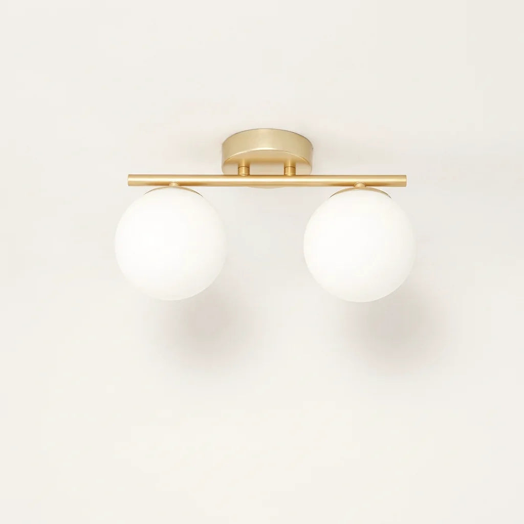 Plafonnier doré à deux globes en verre opale