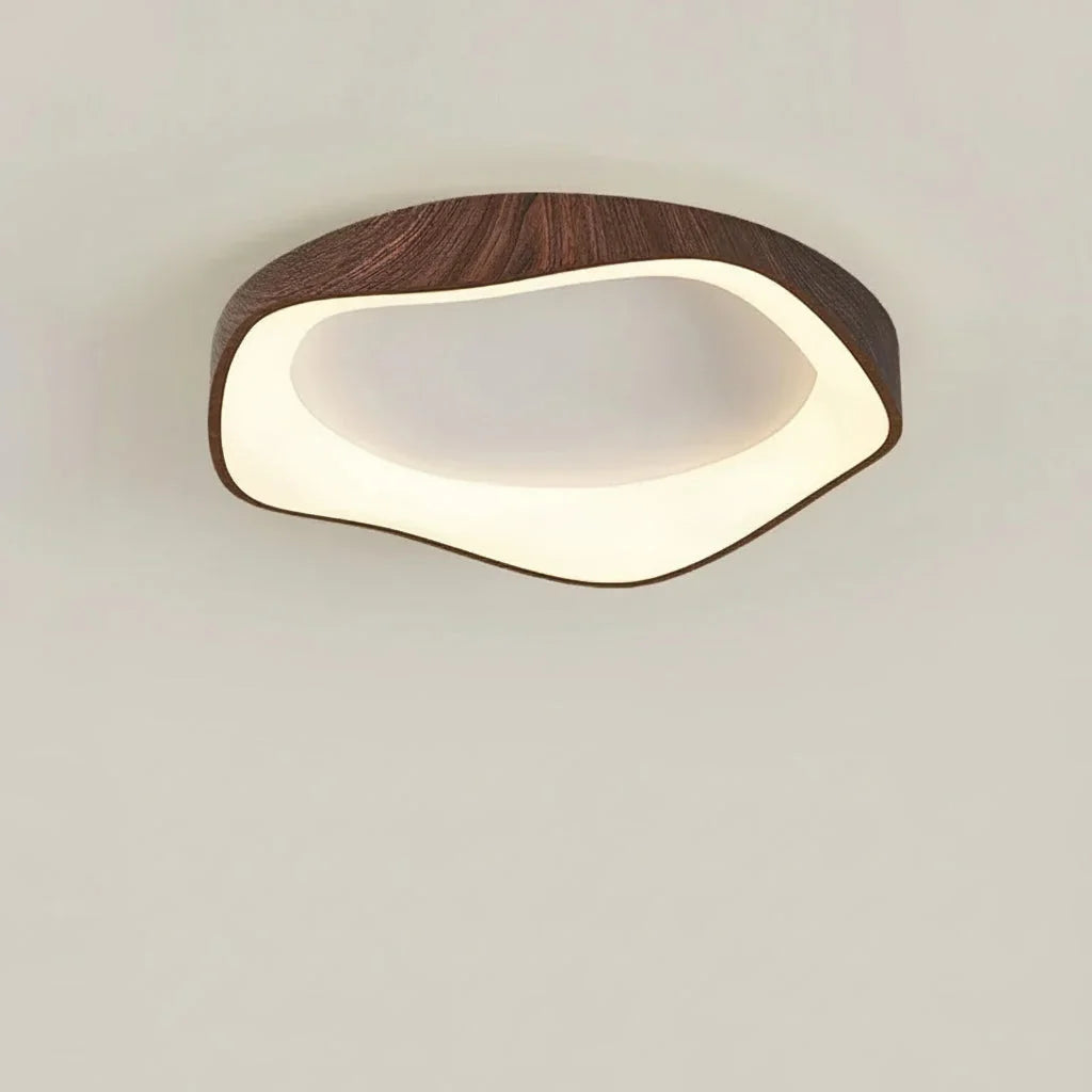 Plafonnier galet noyer au plafond