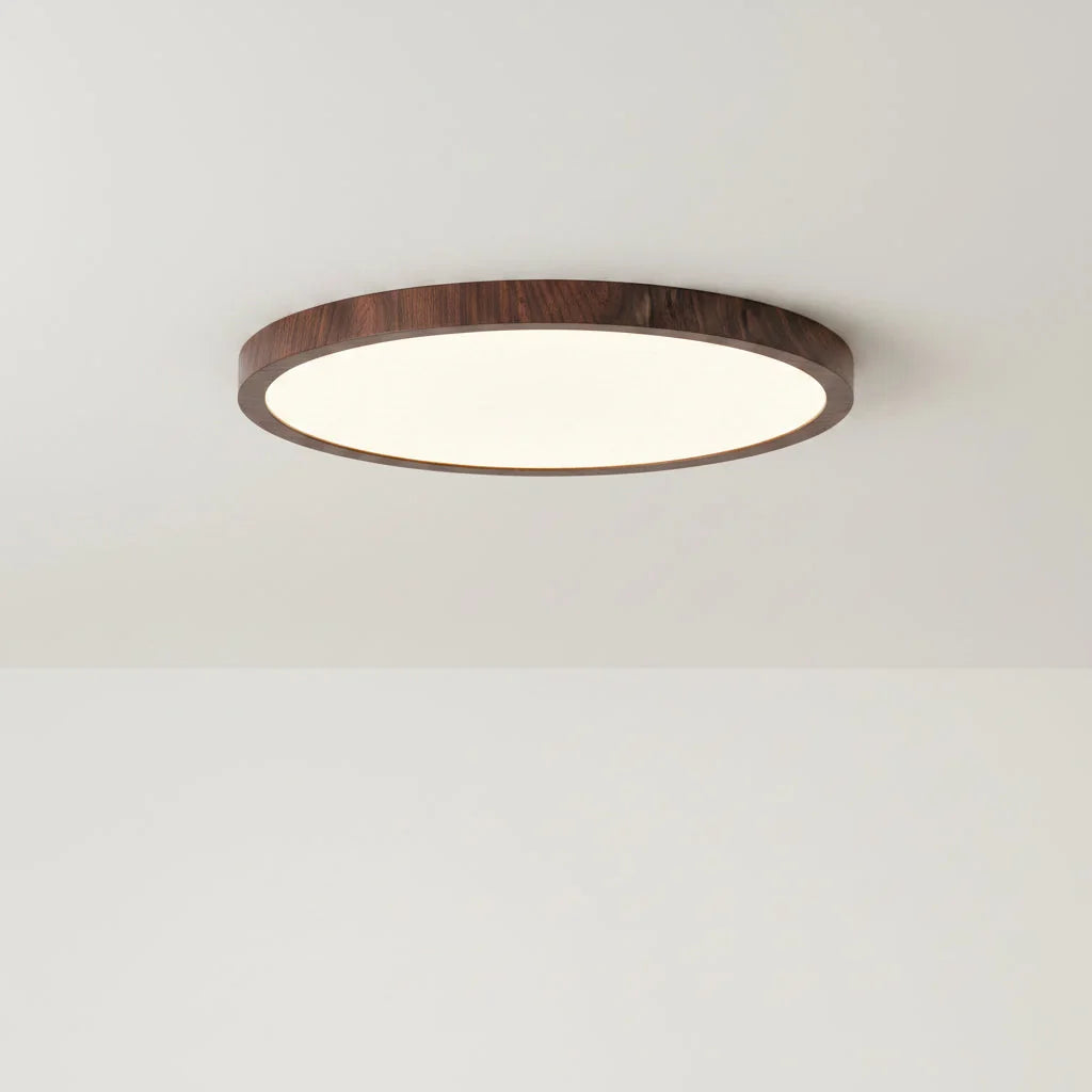 Plafonnier à cadre bois dans un intérieur minimaliste
