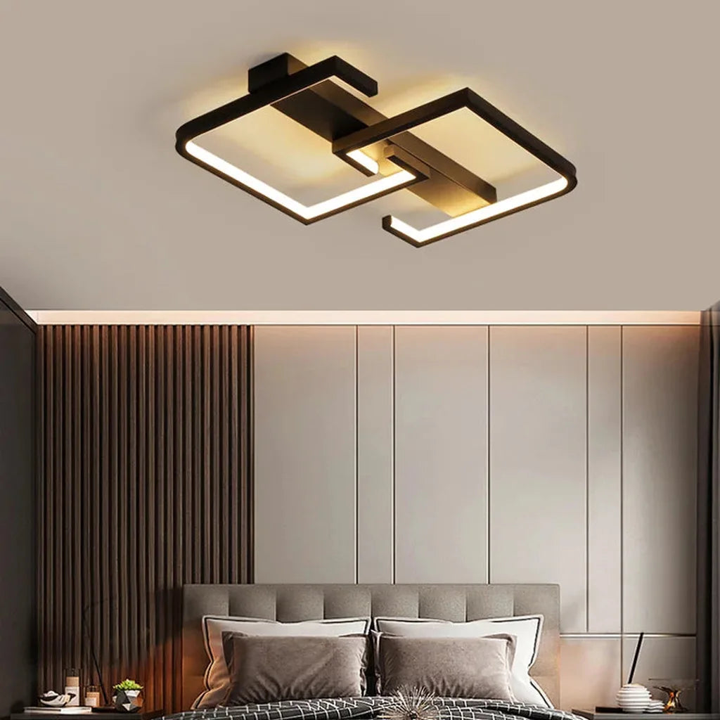 Plafonnier LED double carré au-dessus d’un lit