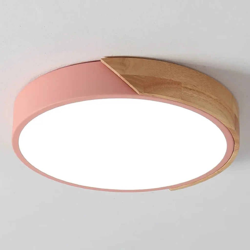 Cadre rose et insert en bois vus de près