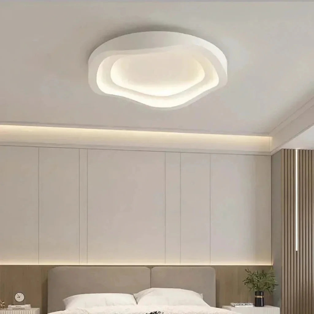 Plafonnier galet dans une chambre