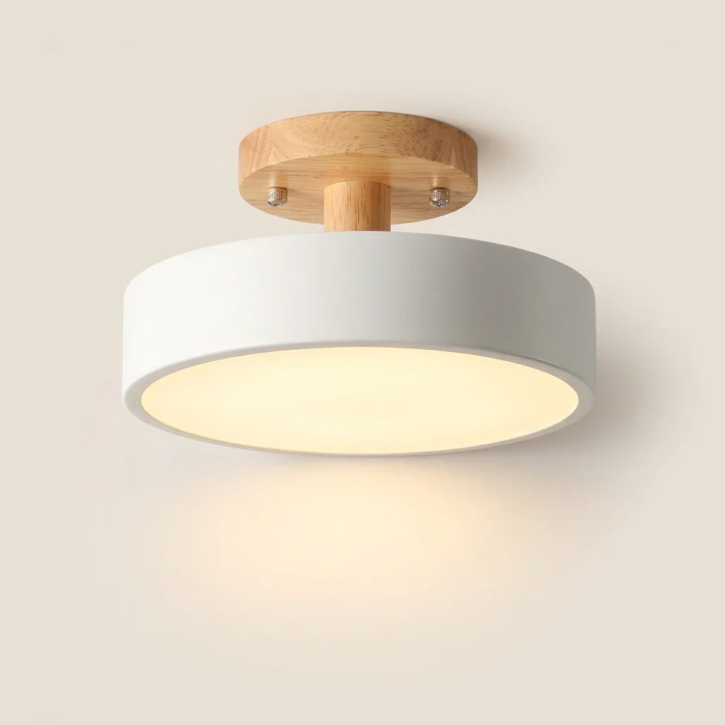 Plafonnier LED macaron blanc et rosace en bois, allumé