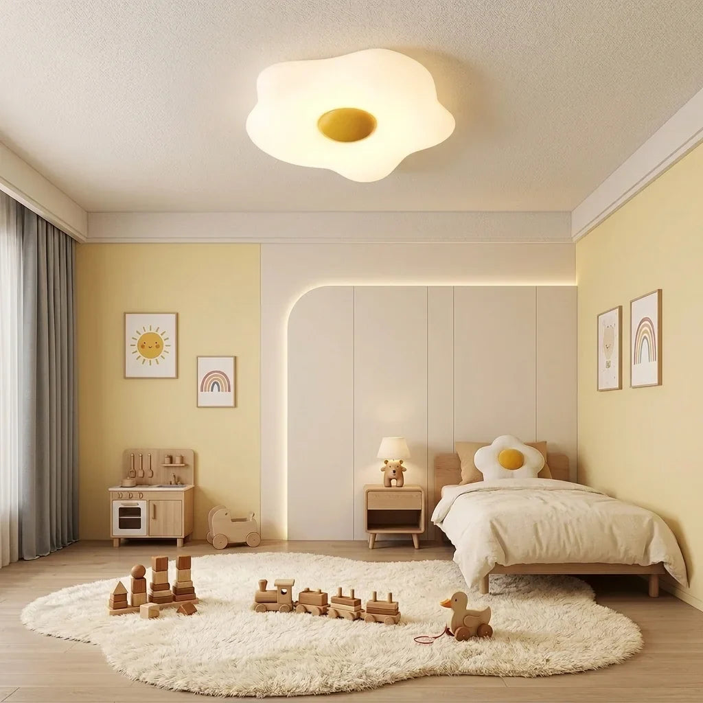 Plafonnier œuf au plat dans une chambre d’enfant joyeuse