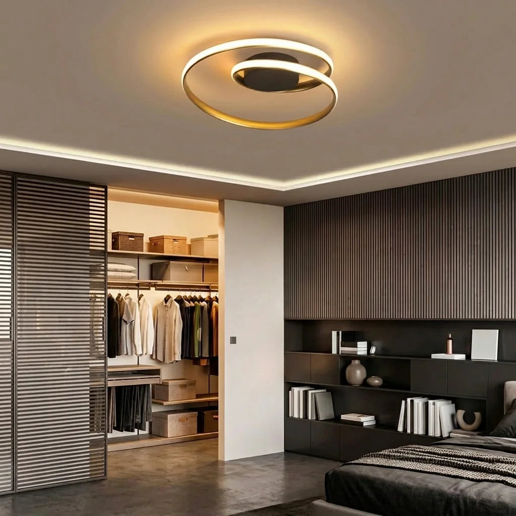 Plafonnier spirale dans une chambre moderne sombre avec dressing