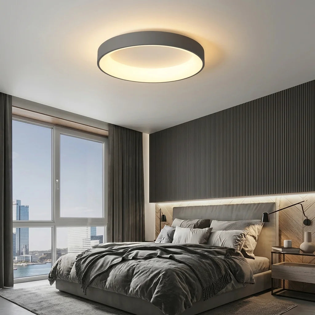 Plafonnier tambour gris dans une chambre moderne à tasseaux