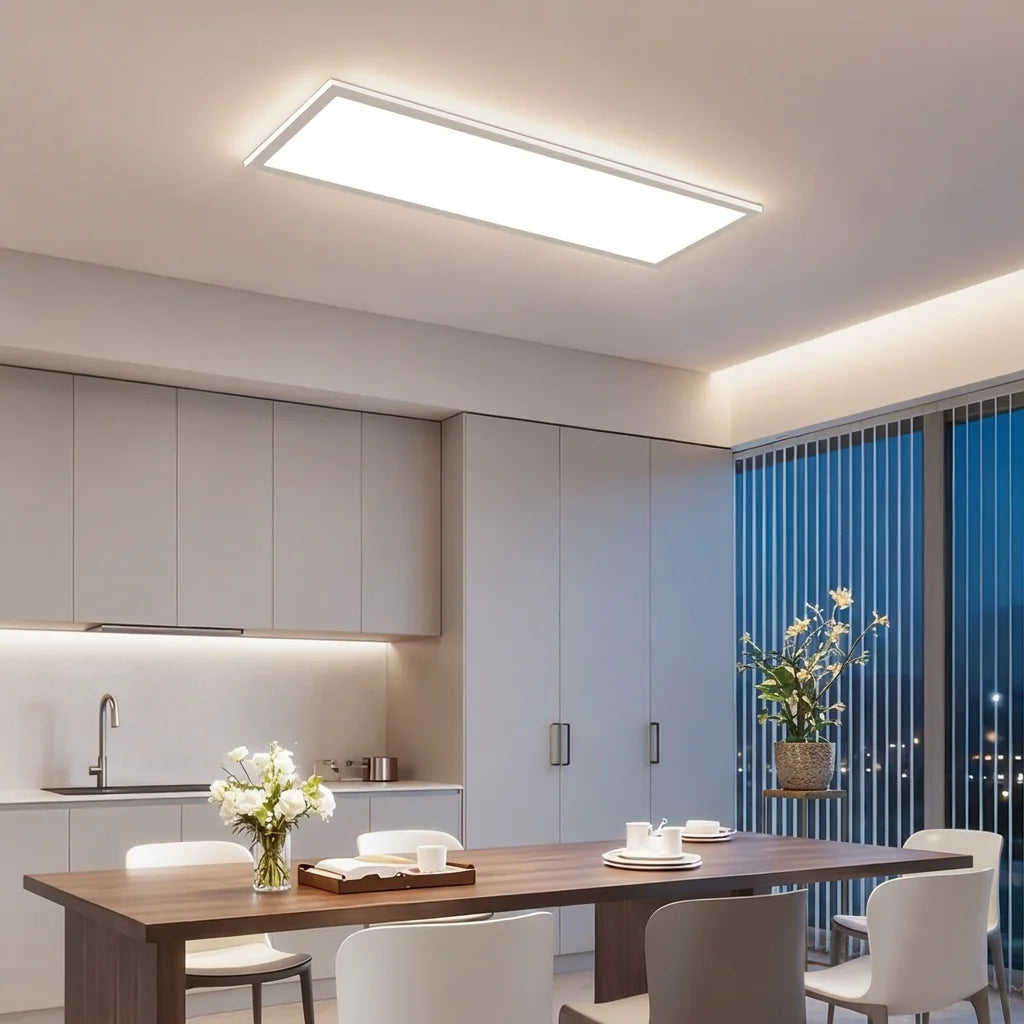 Panneau LED dans une cuisine-salle à manger moderne